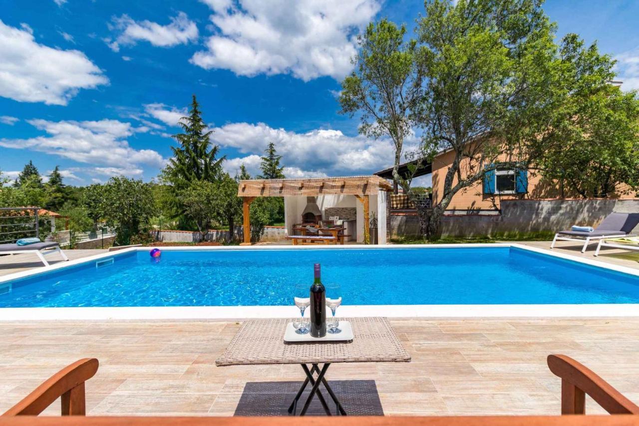 Holiday Home In Tinjan - Istrien 44359 Экстерьер фото